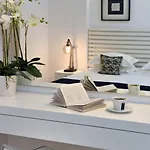 Apollon Boutique Paro