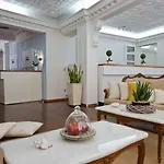Apollon Boutique Paro